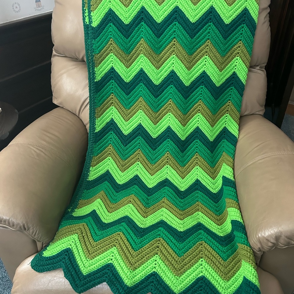 Chevron Patterned Green Throw Blanket